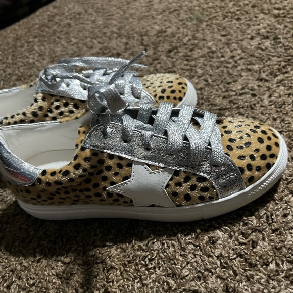 Shoes - Picture 2 of 4